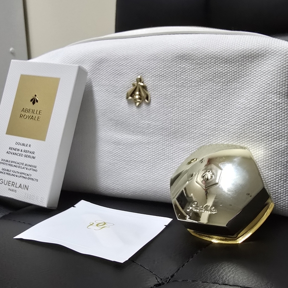 Guerlain Abeille Royale Revitalizing Ritual Day cream and Pouch - Picture 3 of 8